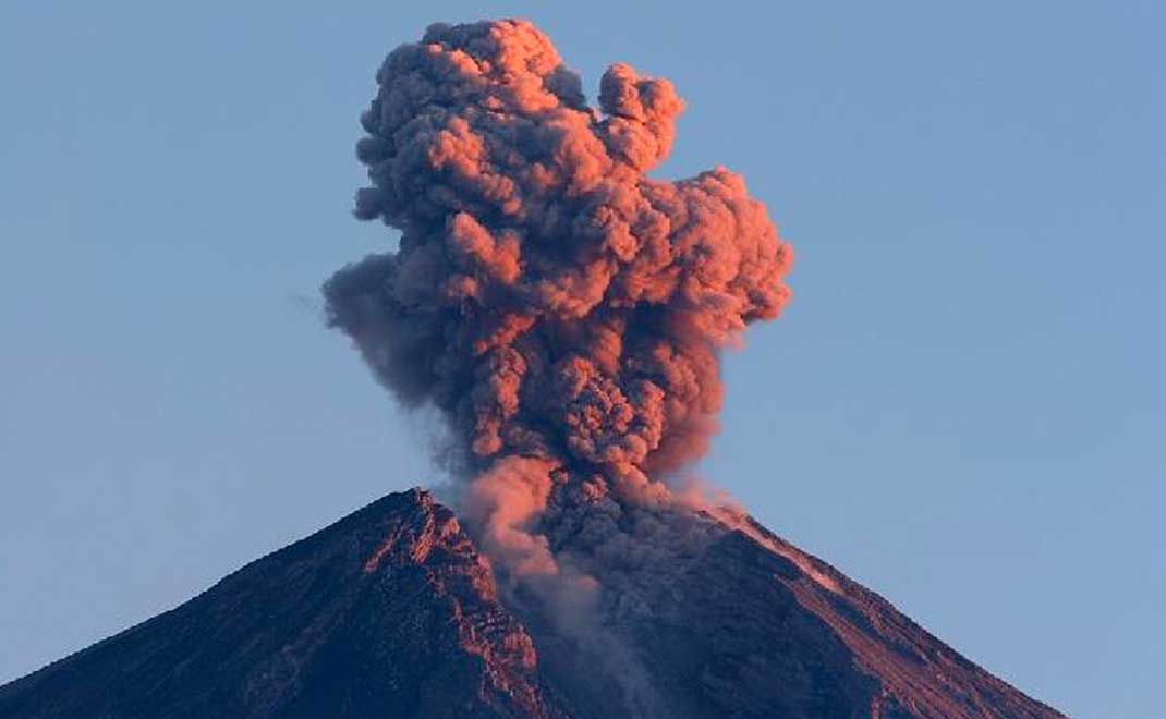 Gunung Semeru Erupsi, Letusan Capai 1 KM! Ini 7 Fakta Penting yang Wajib Tahu