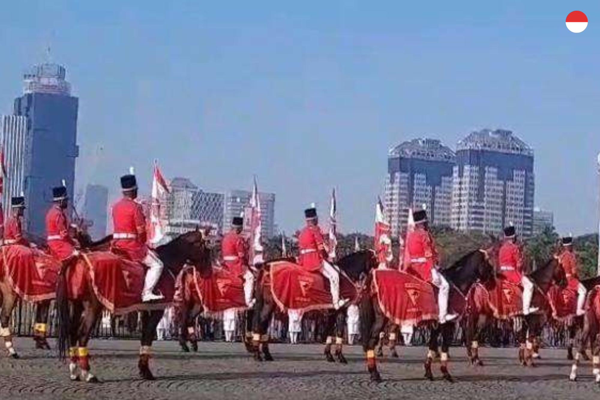 Ribuan Masyarakat Saksikan Kirab Bendera di Monas