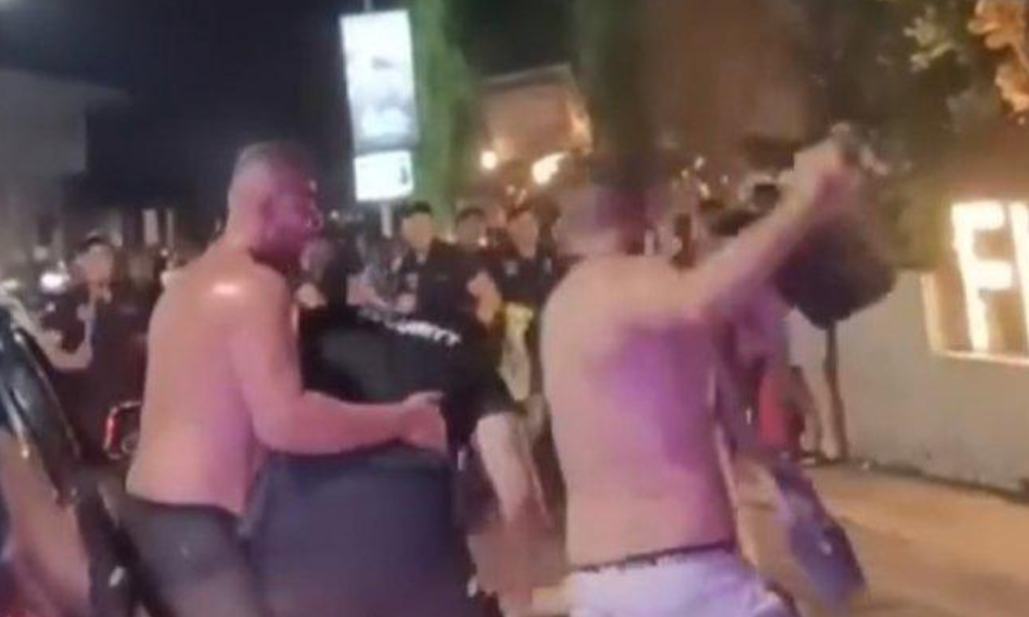 Wisatawan Tanpa Baju berkelahi dengan Keamanan: Perkelahian Brutal di Bali yang Menggemparkan!