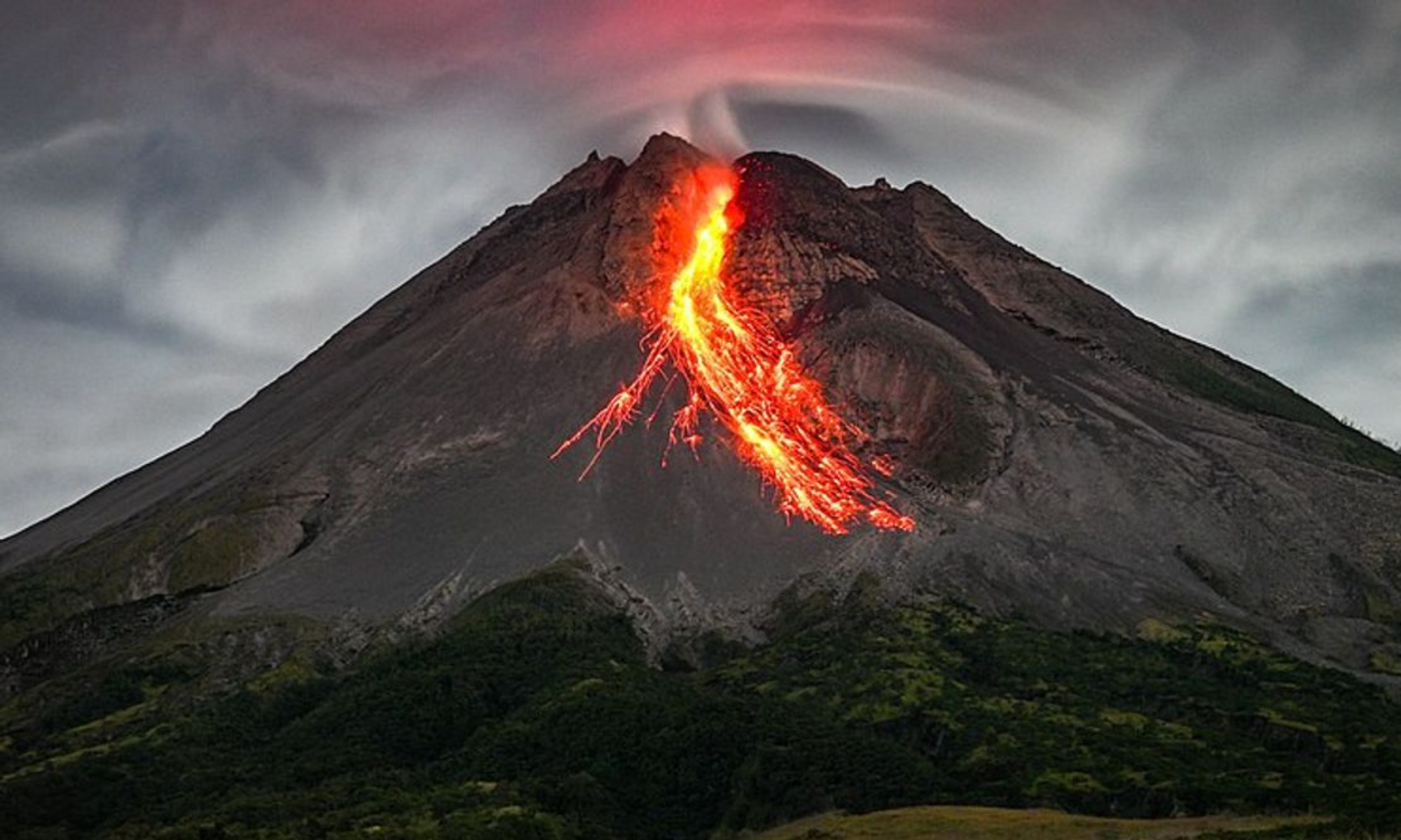 Gunung Semeru Meletus 3 Kali Pagi Ini, Warga Dilarang Aktivitas di Besuk Kobokan!