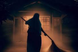 Antara Kebersihan dan Tahayul "Menyapu Malam Hari dalam Perspektif Budaya dan Logika"