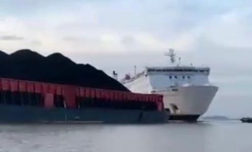 Kapal Dharma Kartika II Tabrakan di Sungai Barito, 517 Penumpang Selamat