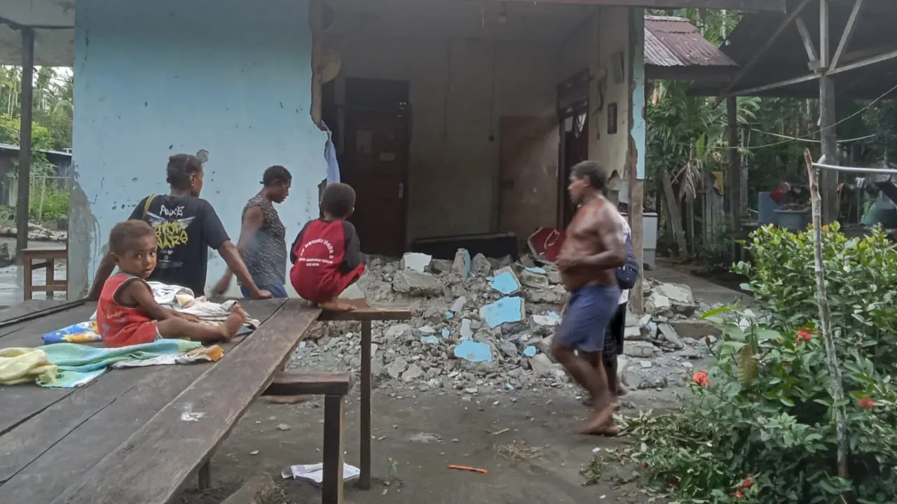 6 Fakta Mengejutkan Gempa Sarmi Papua Magnitudo 6,4: Rumah &amp; Pasar Rusak Parah