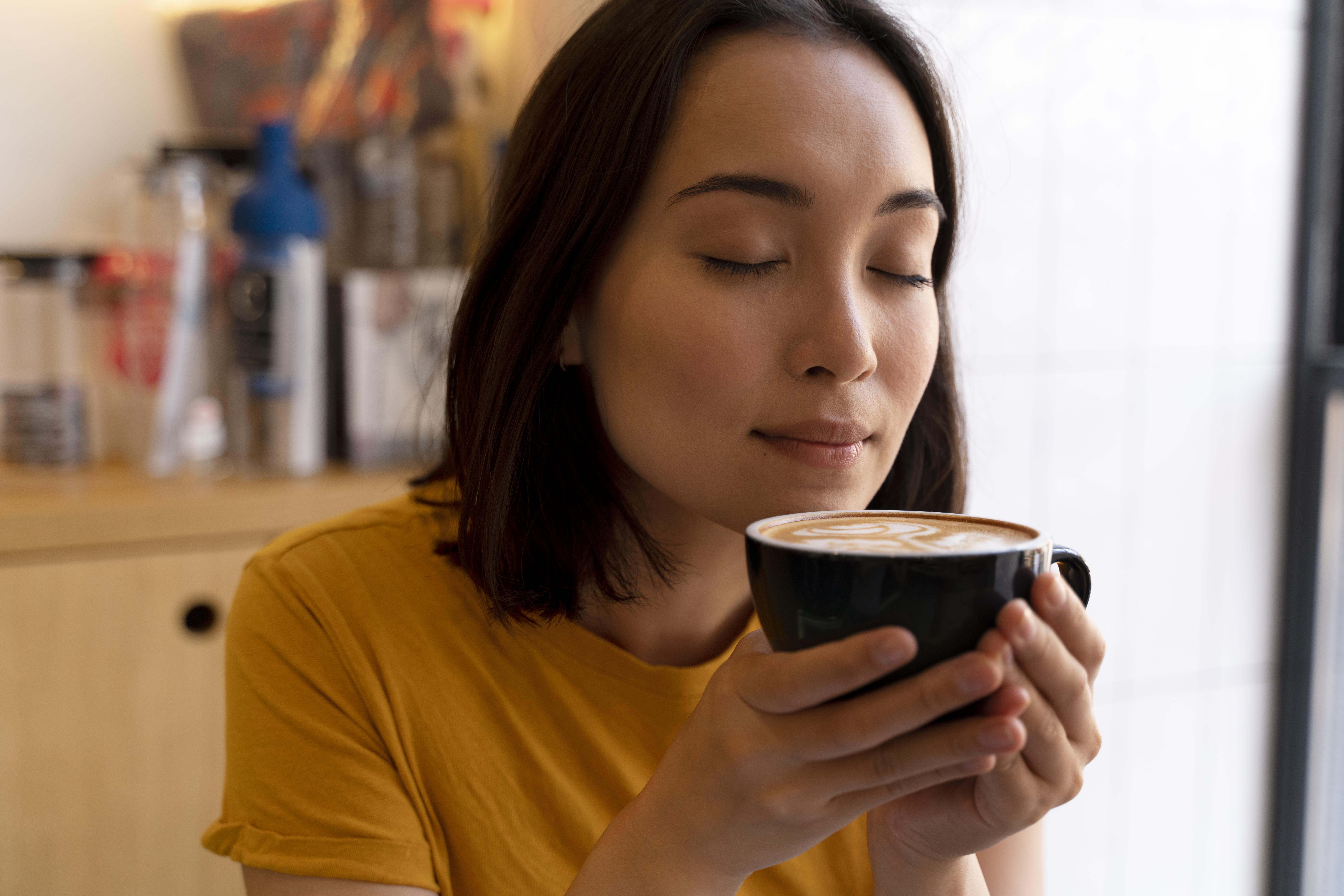 6 Kebiasaan Ngopi Gen Z yang Diam-Diam Sebabkan Anemia & Menghambat Penyerapan Zat Besi