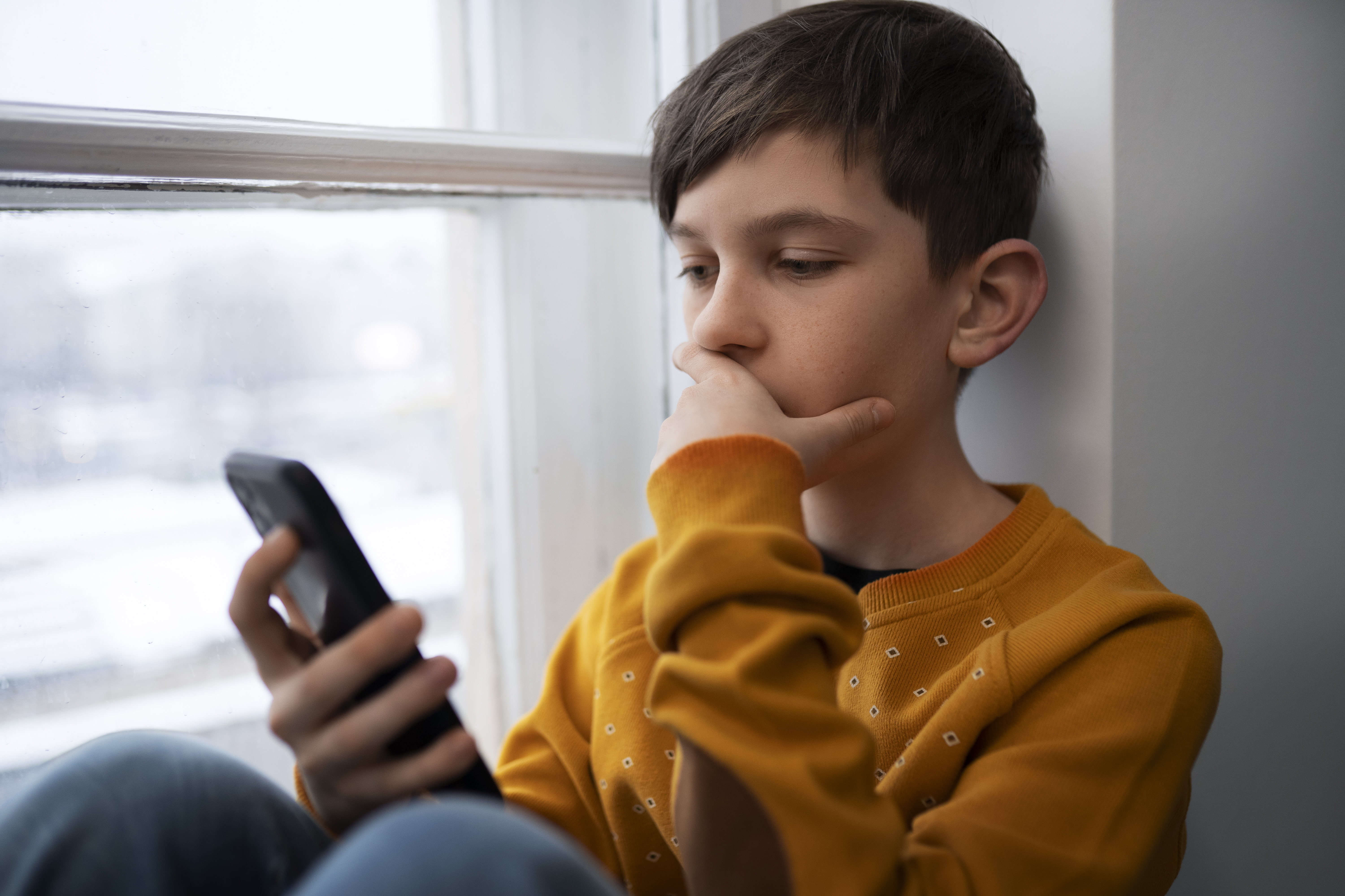 6 Bahaya Media Sosial yang Mengintai Anak dan Remaja