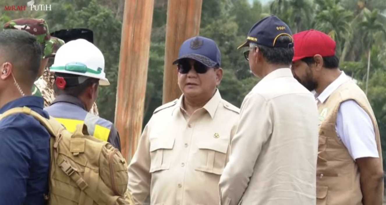 Prabowo Bermalam di Aceh Usai Tinjau Banjir: Komitmen Tegas Memantau Penanganan Bencana