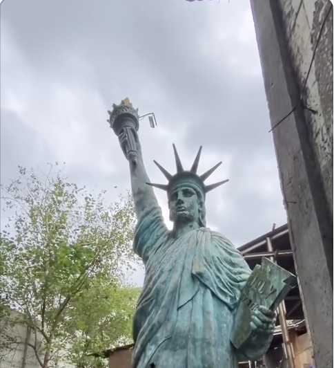 Patung Liberty Pondok Cabe Viral, Warga Senang Jadi Ikon Hiburan Lokal