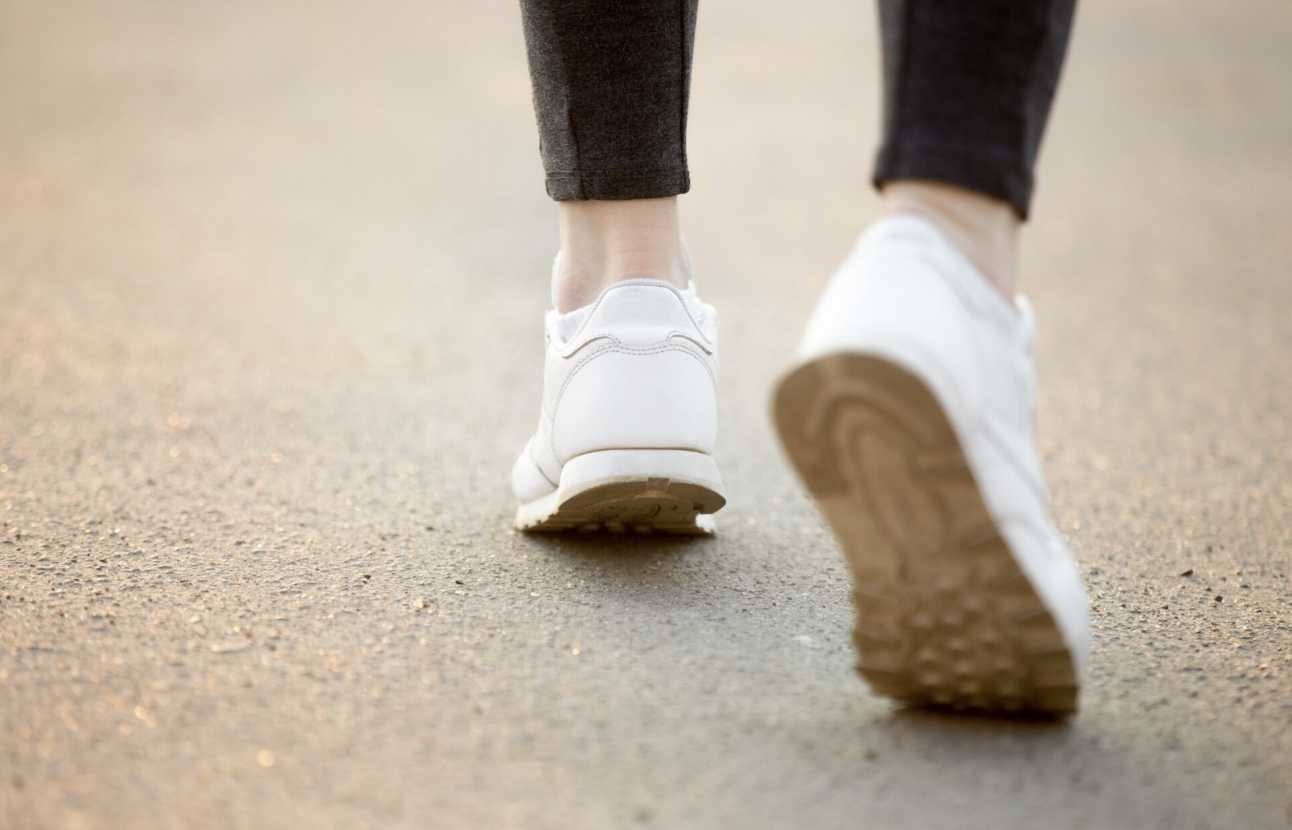 6 Teknik Jalan Kaki yang Bantu Bakar Lemak Lebih Maksimal, Bye-bye Perut Buncit