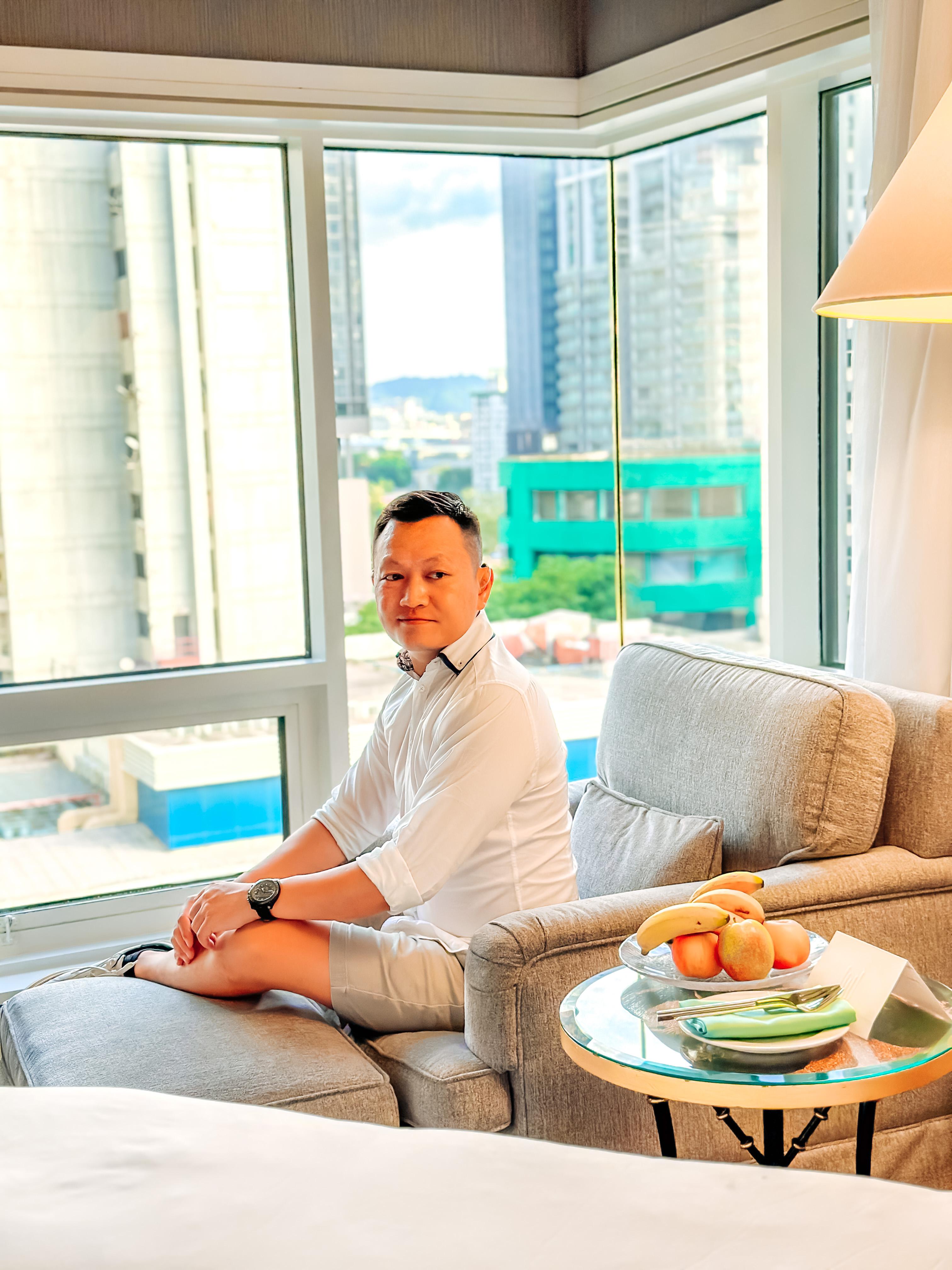 Oka Journey - Johan Oka : Traveling, Konten, dan Bisnis