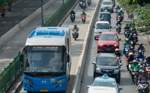 Pentingnya Menggunakan Transportasi Umum Dibandingkan dengan Kendaraan Pribadi