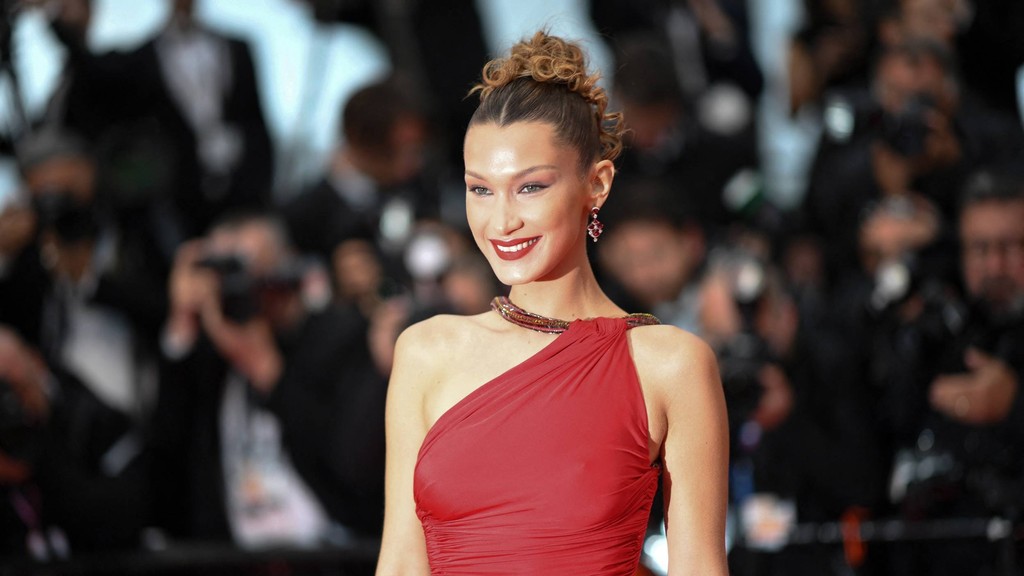 Imbas Dukungan Kepada Palestina, Bella Hadid Dicopot Dior