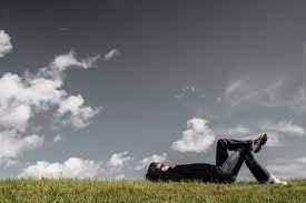 7 Tanda Kejiwaan Yang Kamu Rasakan Ketika Seseorang Sedang Memikirkan Kamu