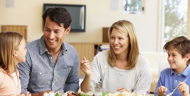 Canggung Sama Keluarga? Ikuti 8 Tips ini Untuk Membangun Komunikasi Yang Baik Dengan Keluarga!