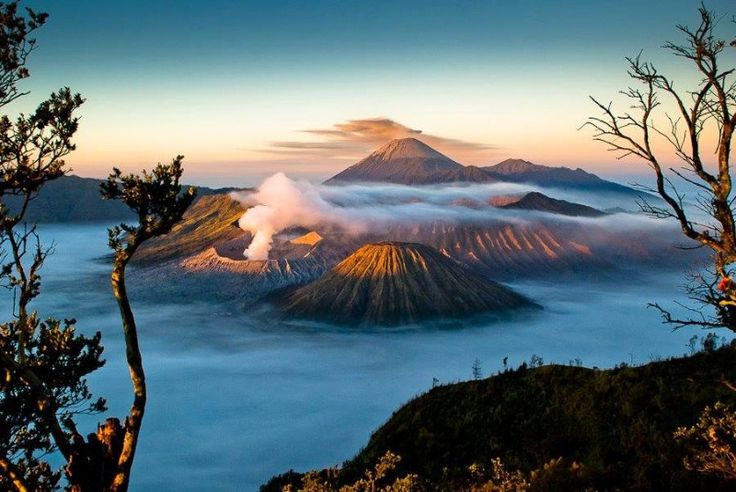 7 Gunung Terindah dan Terekstrem di Indonesia yang Wajib Didaki
