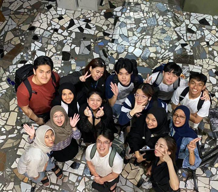 Privilage dalam membandingkan kurikulum nasional dan  internasional