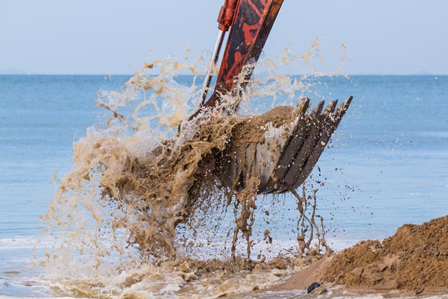 Jokowi Buka Keran Ekspor Pasir Laut Setelah 20 Tahun, Walhi: Ancaman Bagi Kedaulatan dan Lingkungan