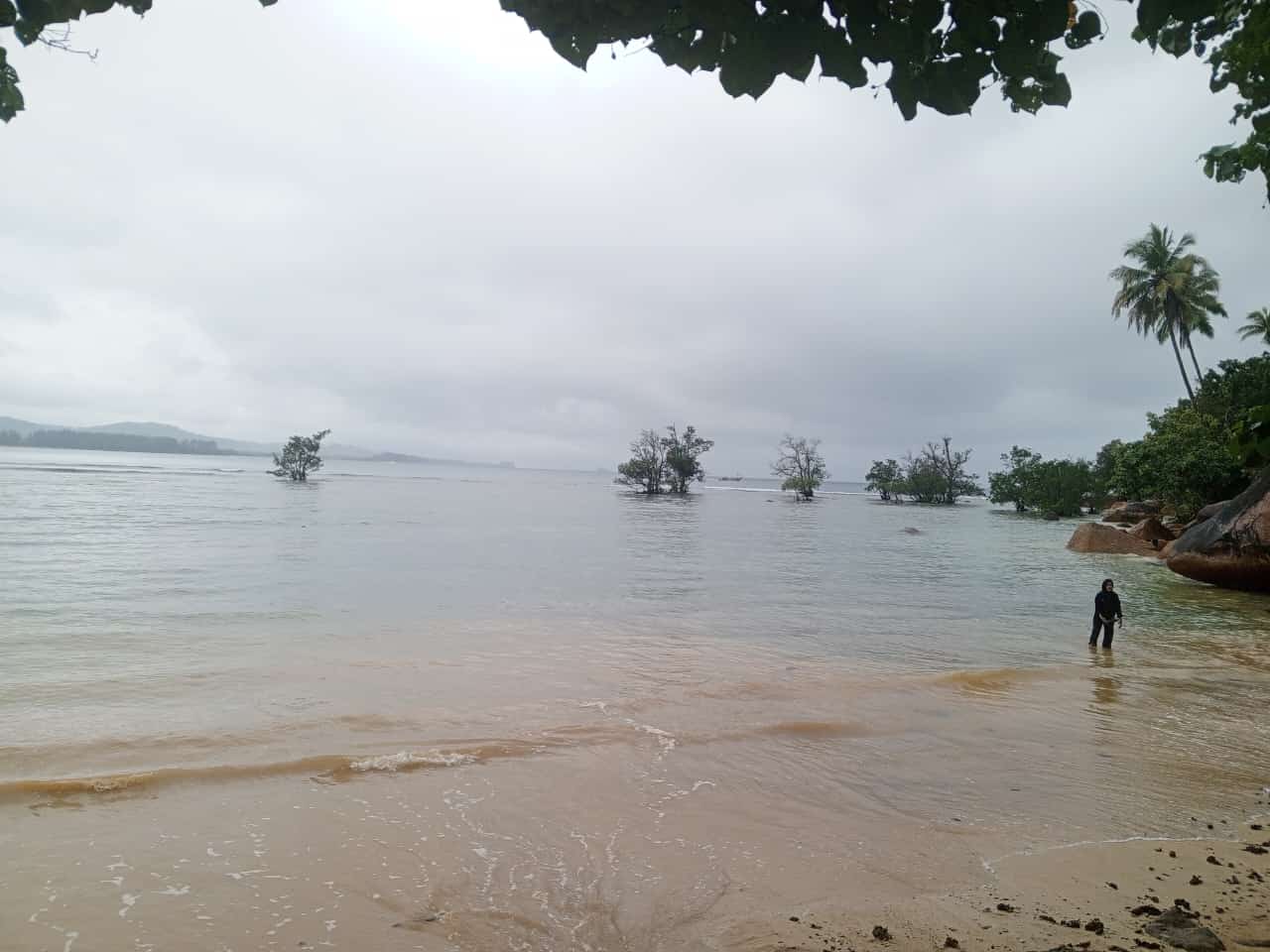 Rekomedasi Tempat Wisata Akhir Tahun 2024! Wisata Pantai Batu Kalang, Kenagarian Pulau Karam Kabupaten Pesisir Selatan, Sumatera Barat