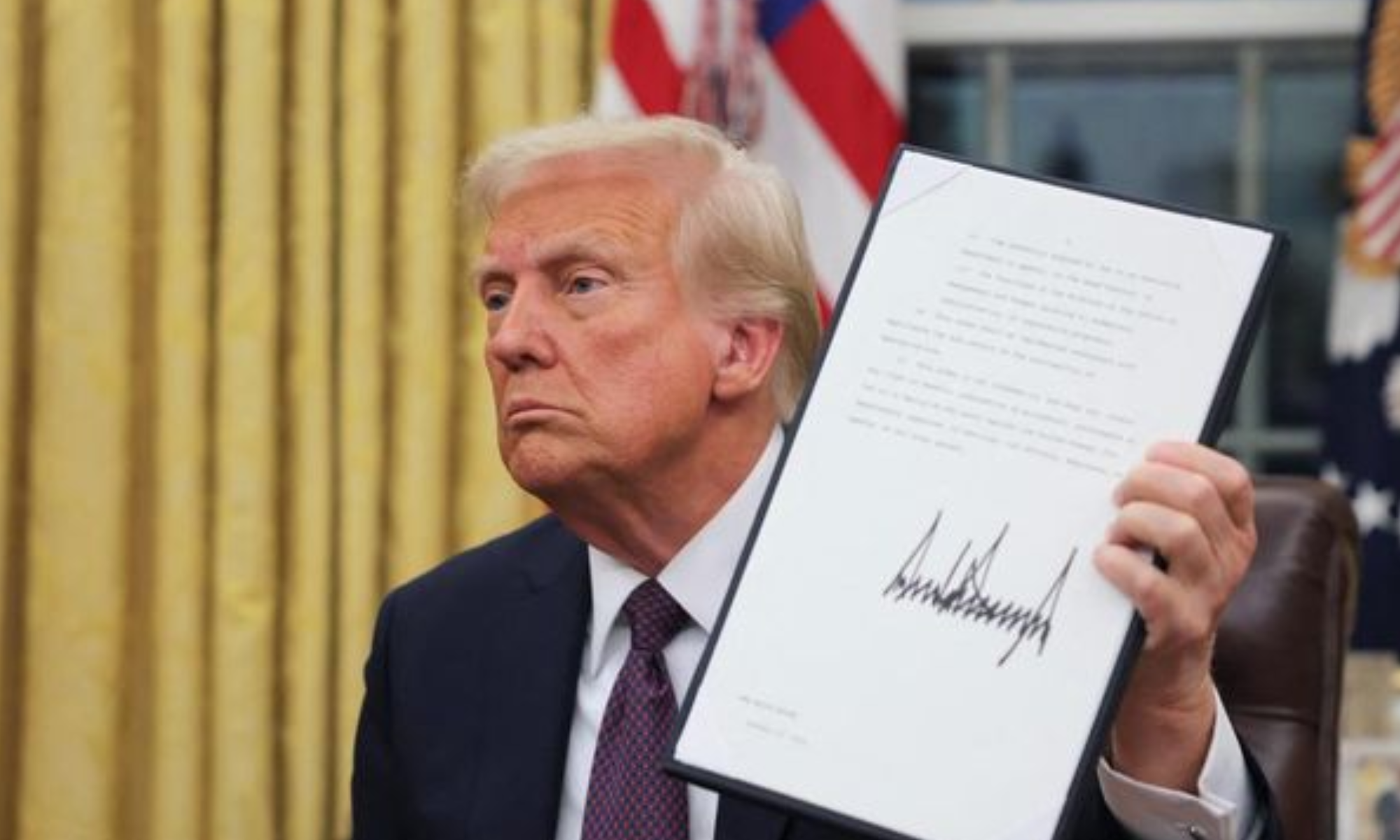 Bitcoin Anjlok Usai Trump Naikkan Tarif Impor China Jadi 104%: Sentimen Global Bikin Kripto Merah?