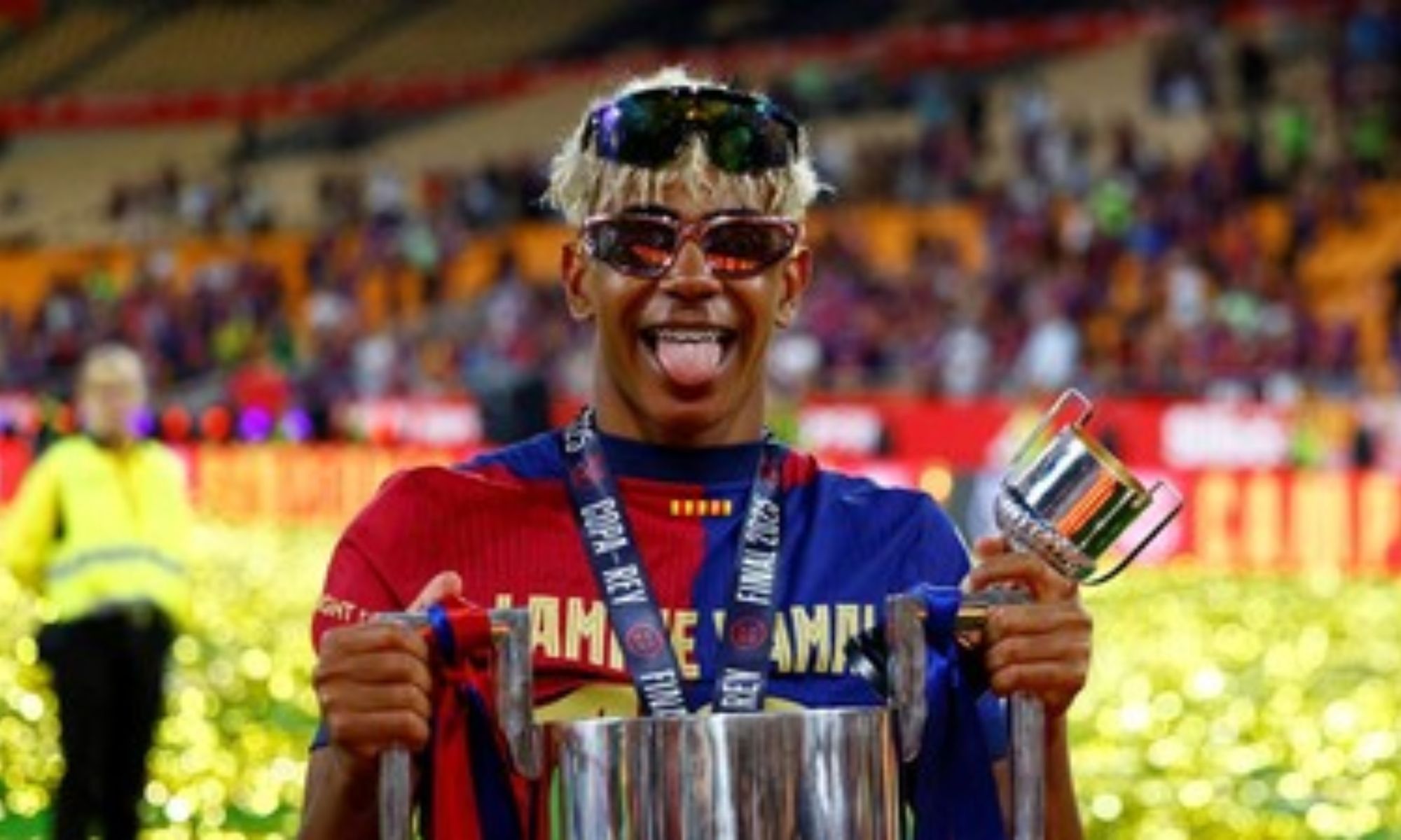 Lamine Yamal Curi Perhatian di Pesta Juara Barcelona dengan Gaya Unik 2Kacamata