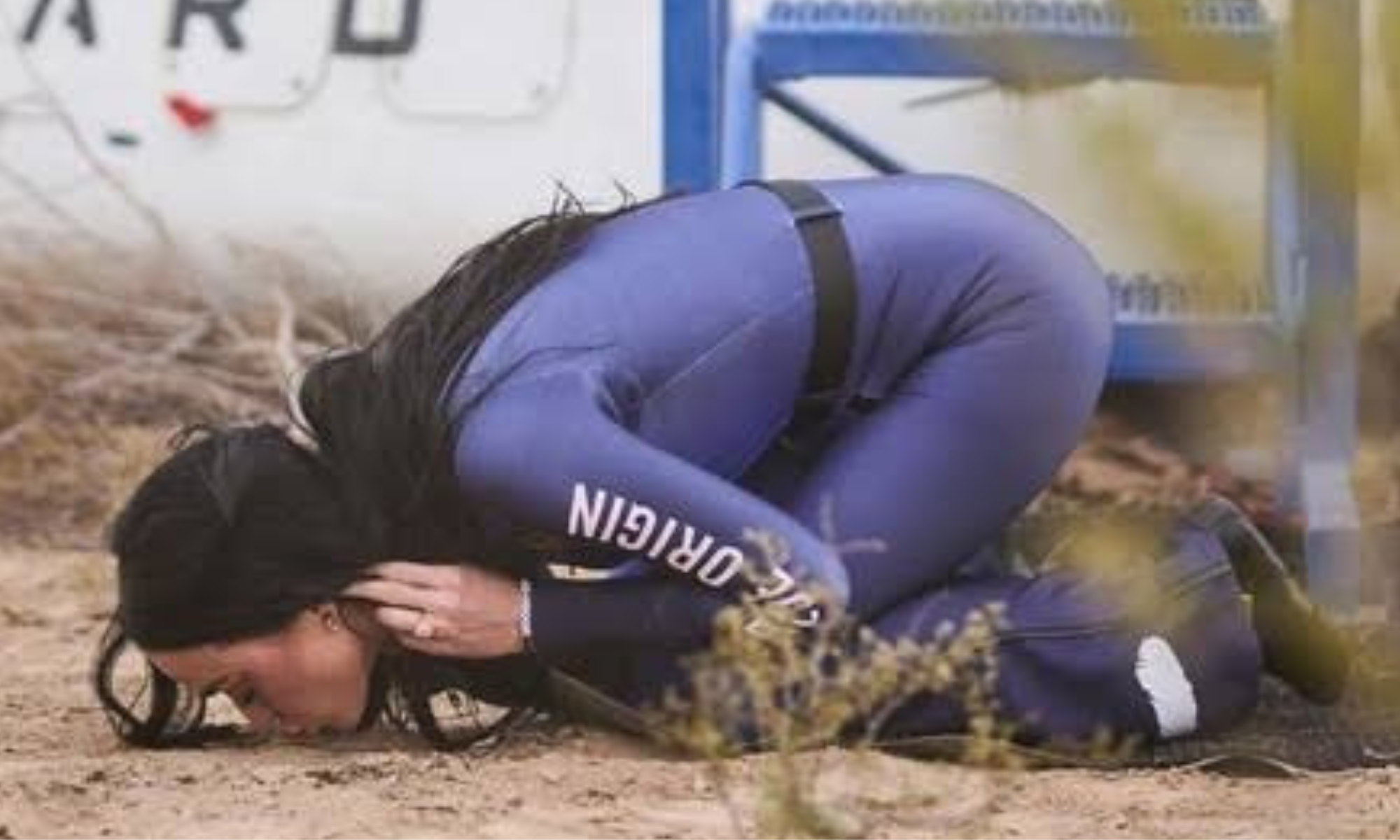 Katy Perry Mencium Tanah: Ekspresi Cinta Bumi dari Luar Angkas