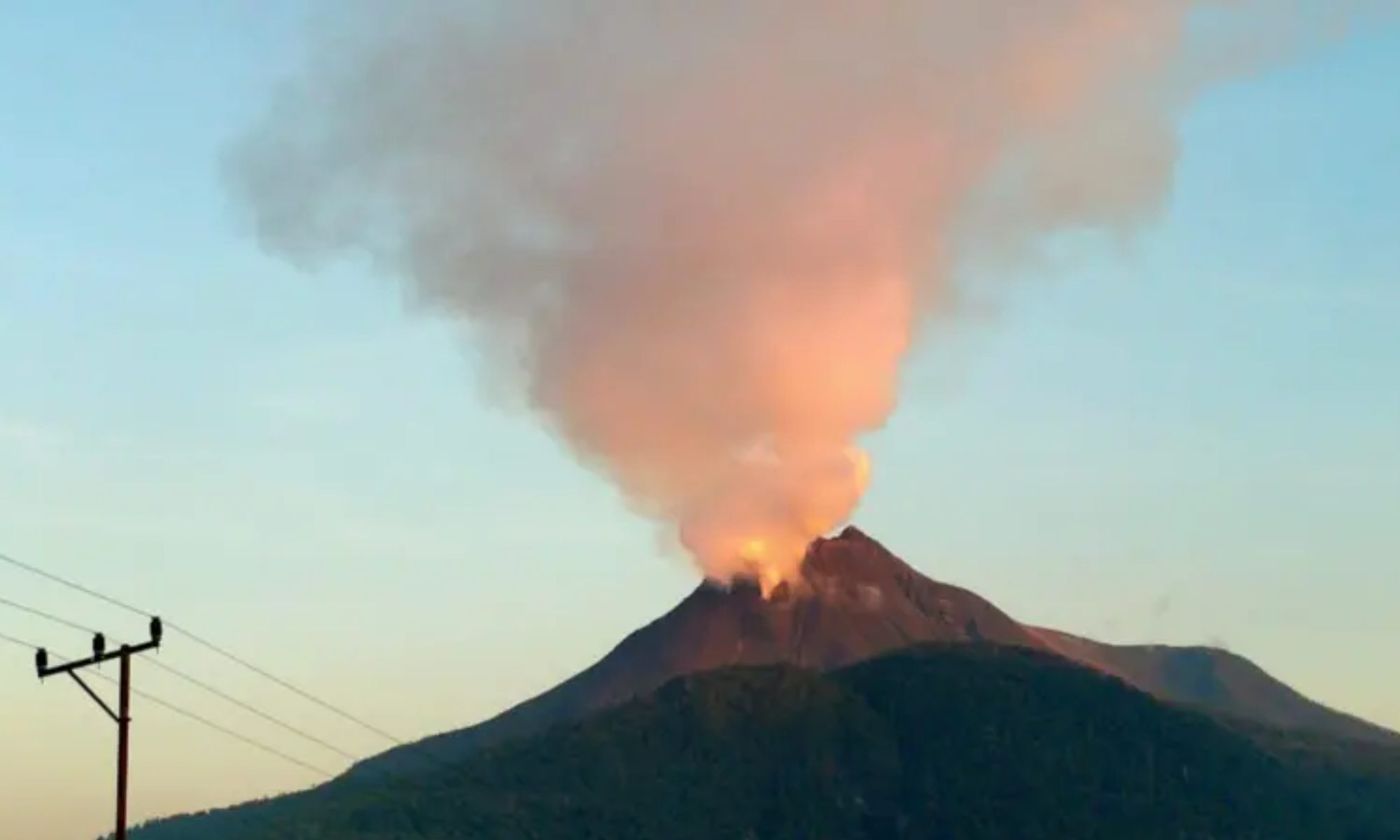 19 Mei 2025: Gunung Lewotobi Laki-Laki Naik Status Jadi â€œAwasâ€