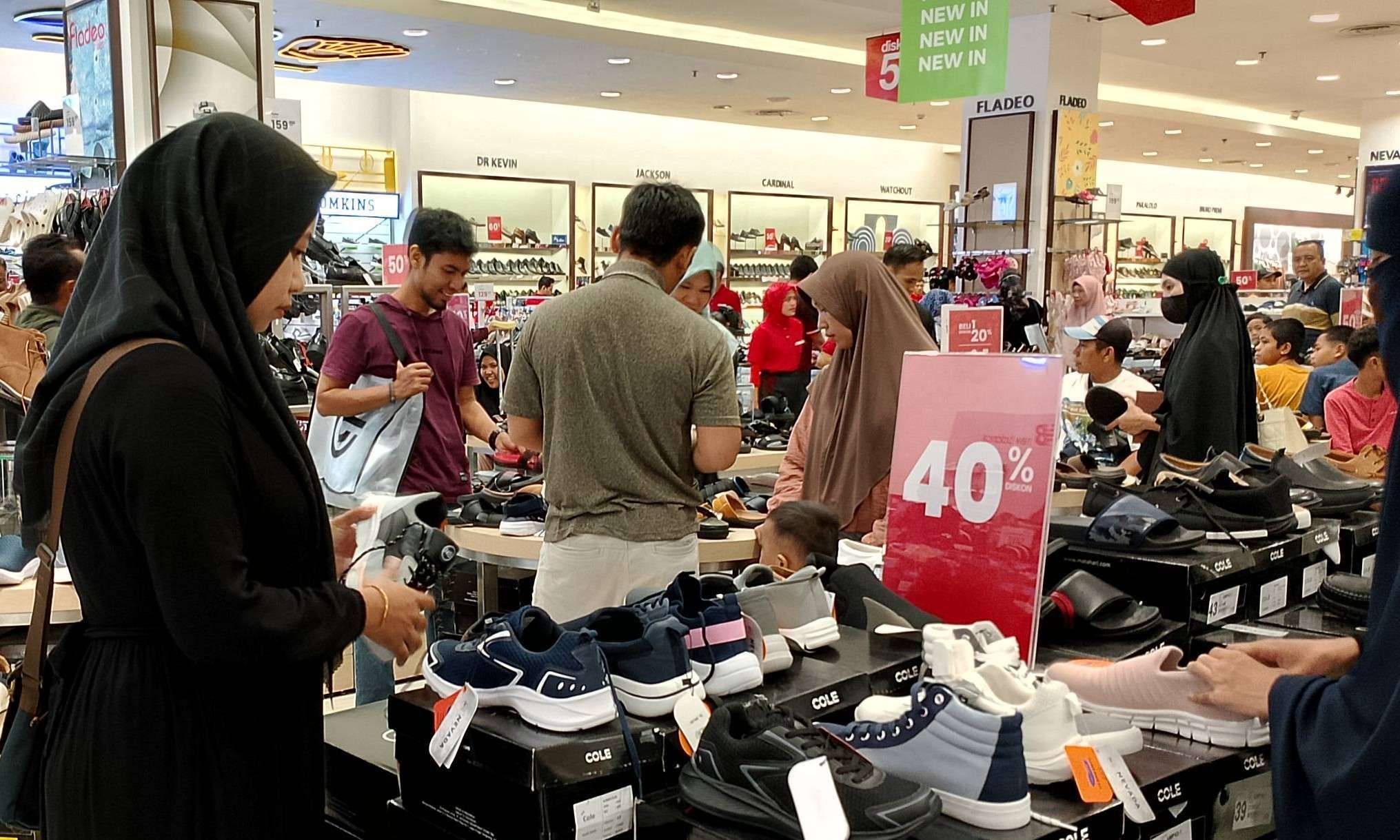 Rojali & Rohana: Jalan-Jalan Bikin Retail Tumbang?