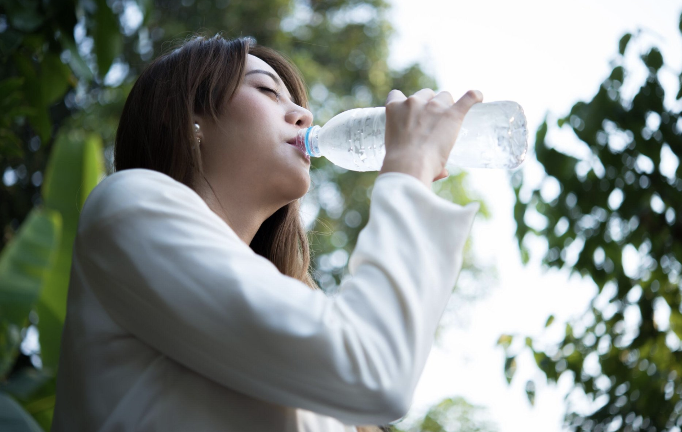 Benarkah Minum Air Es Setelah Olahraga Bisa Picu Jantung? Ini Fakta dan 4 Manfaat Kesehatan yang Wajib Diketahui