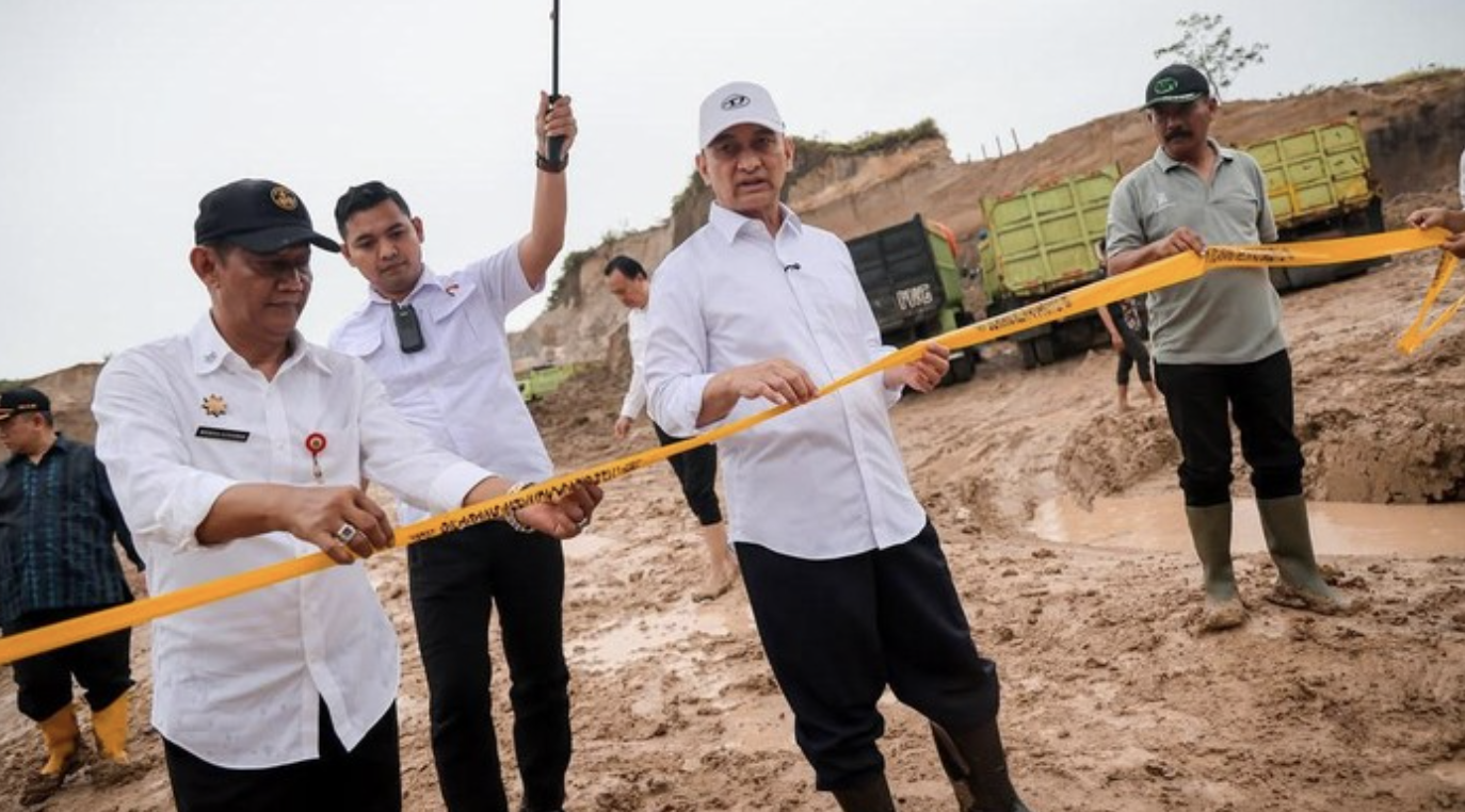 Pemprov Banten Tutup  Tambang Ilegal Dekat Pintu Tol Rangkasbitung