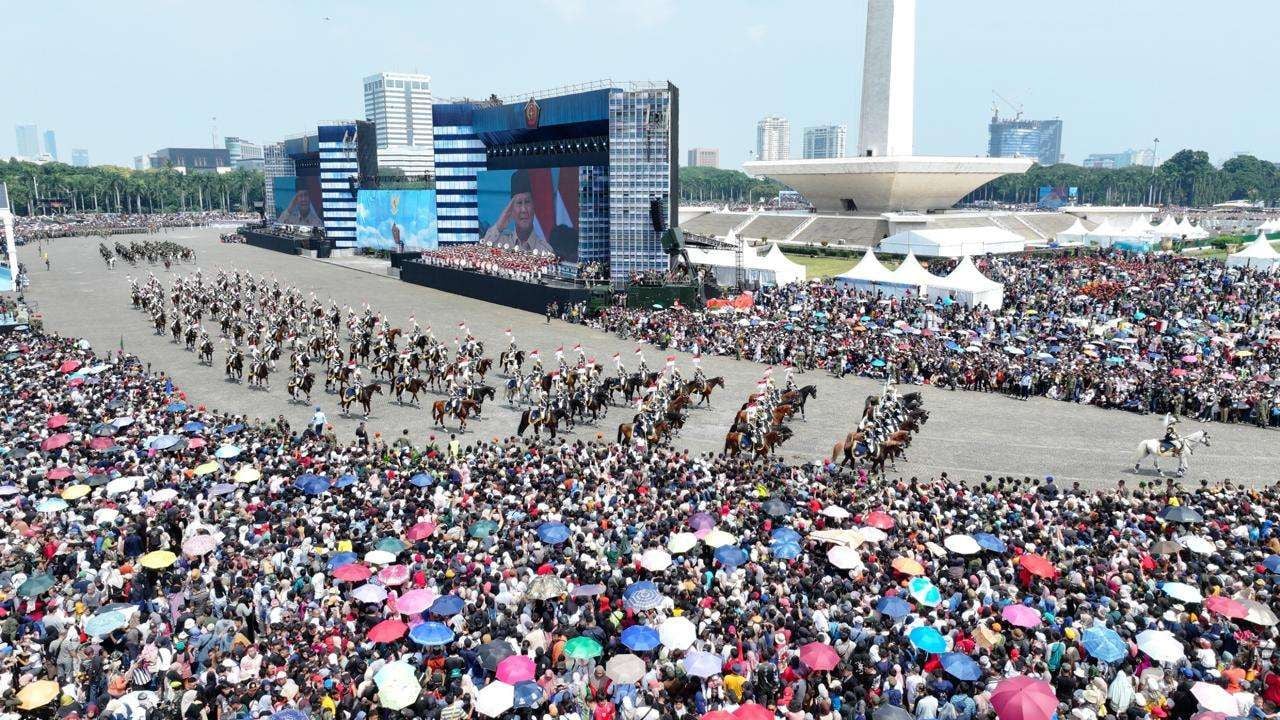 Ribuan Warga Jakarta Antusias Saksikan Parade HUT ke-80 TNI di Monas