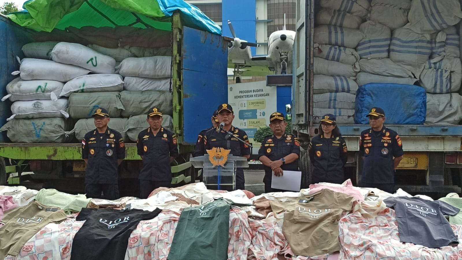 Bea Cukai Gagalkan Penyelundupan Garmen Ilegal dari Dua Lokasi Berbeda