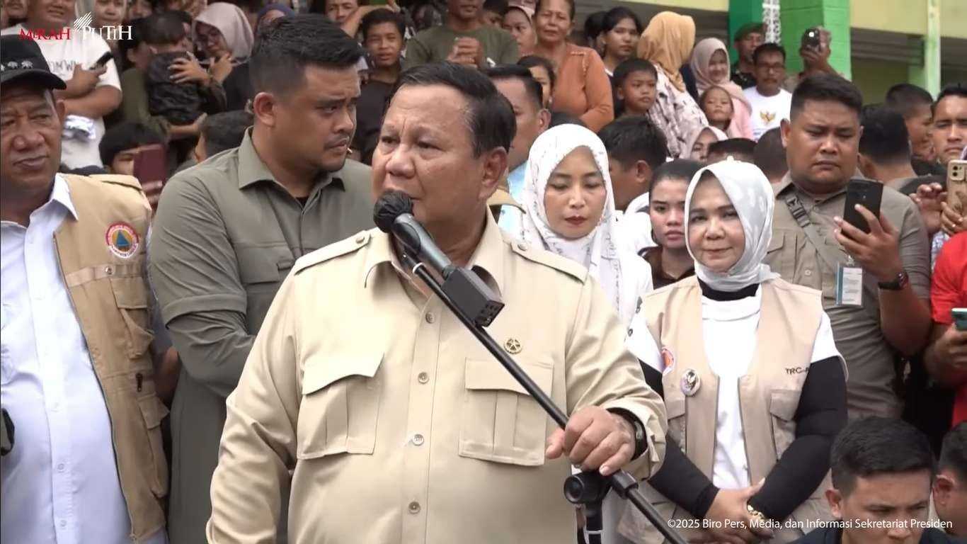 Prabowo Tinjau Pengungsi Langkat, Janjikan Air Bersih dan Perbaikan Tanggul