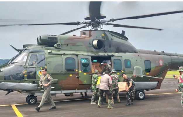 11 Helikopter Dikerahkan untuk Kirim 2,2 Ton Bantuan ke Daerah Terisolasi Sumatera