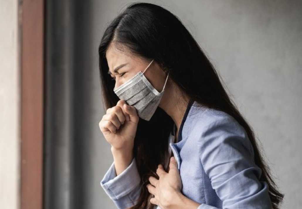 Penyebab Dahak Berdarah yang Wajib Diwaspadai, Plus Fakta & Riset Baru 2025