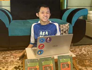 Penerima Beasiswa Pustaka Riyadz Terbitkan Buku Solo