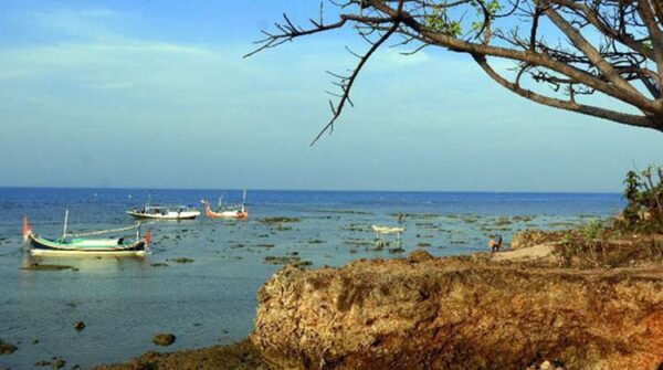 Berburu Udara Segar di Gili Iyang Madura