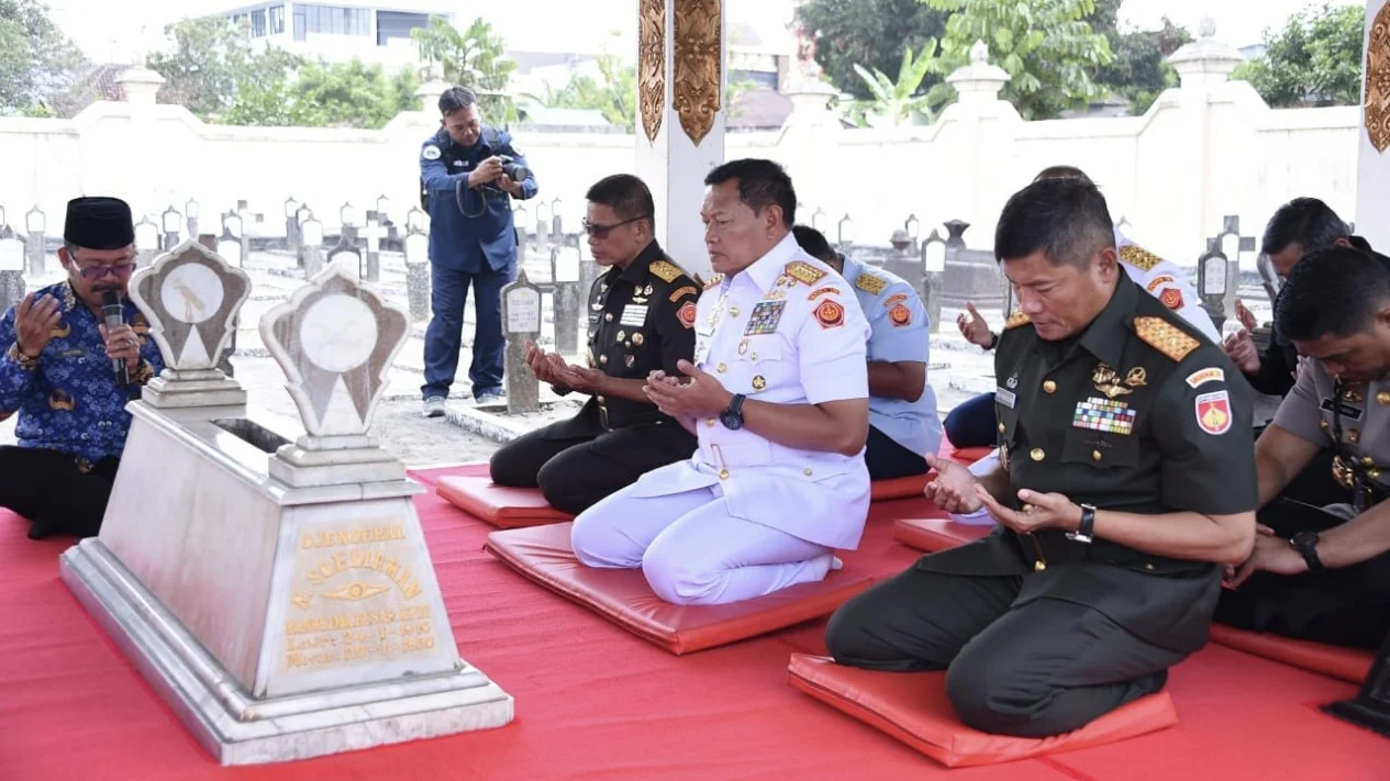 Sebelum HUT TNI, Panglima TNI Berziarah ke Pusara Panglima Soedirman