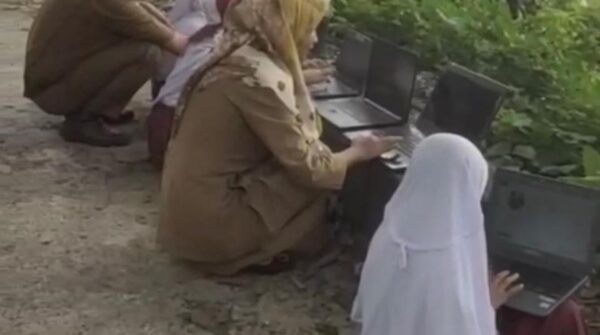 Kesulitan Internet, Siswa di Agam Ujian ANBK di Atas Bukit