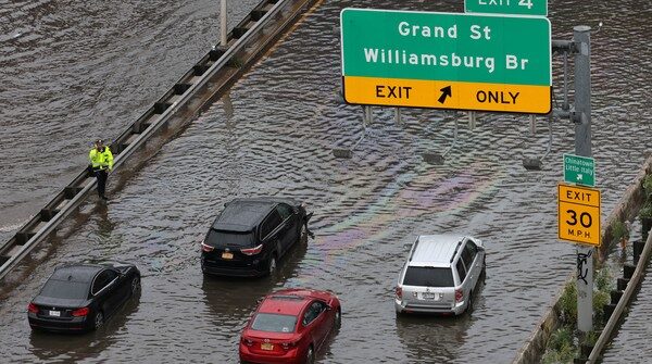 Breaking News! Kota New York Dilanda Banjir