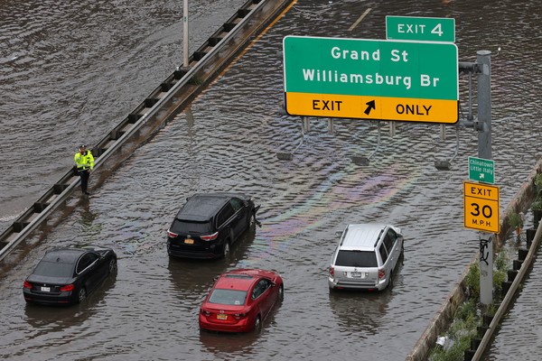 Breaking News! Kota New York Dilanda Banjir