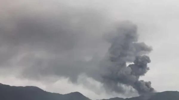 Gunung Marapi Kembali Erupsi, Masyarakat Diminta Patuhi Peta Kawasan Rawan Bencana