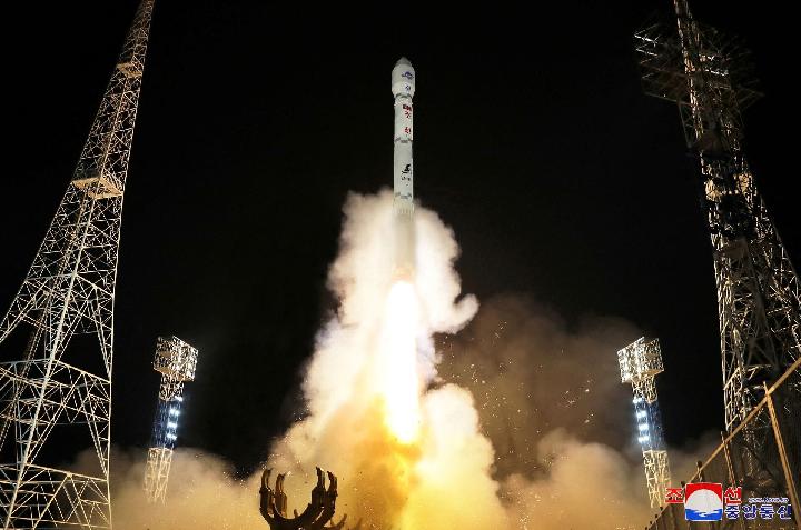 Korea Utara Resmi Luncurkan Satelit Mata-mata