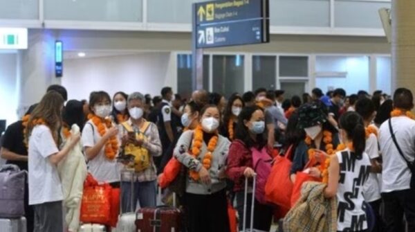 Kemacetan Parah Di BALI, Turis terpaksa jalan kaki ke bandara