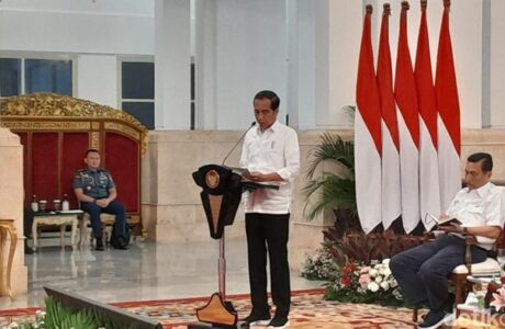 Presiden Jokowi Minta Percepatan Penggunaan Anggaran dan Pengawasan Stok Panga