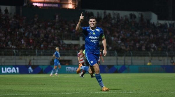 Nick Teken Kontrak Baru Bersama Persib