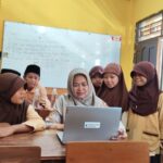 Laptop untuk Guru: MTXL dan DT Peduli Ukir Senyum di Wajah Guru Jawa Tengah