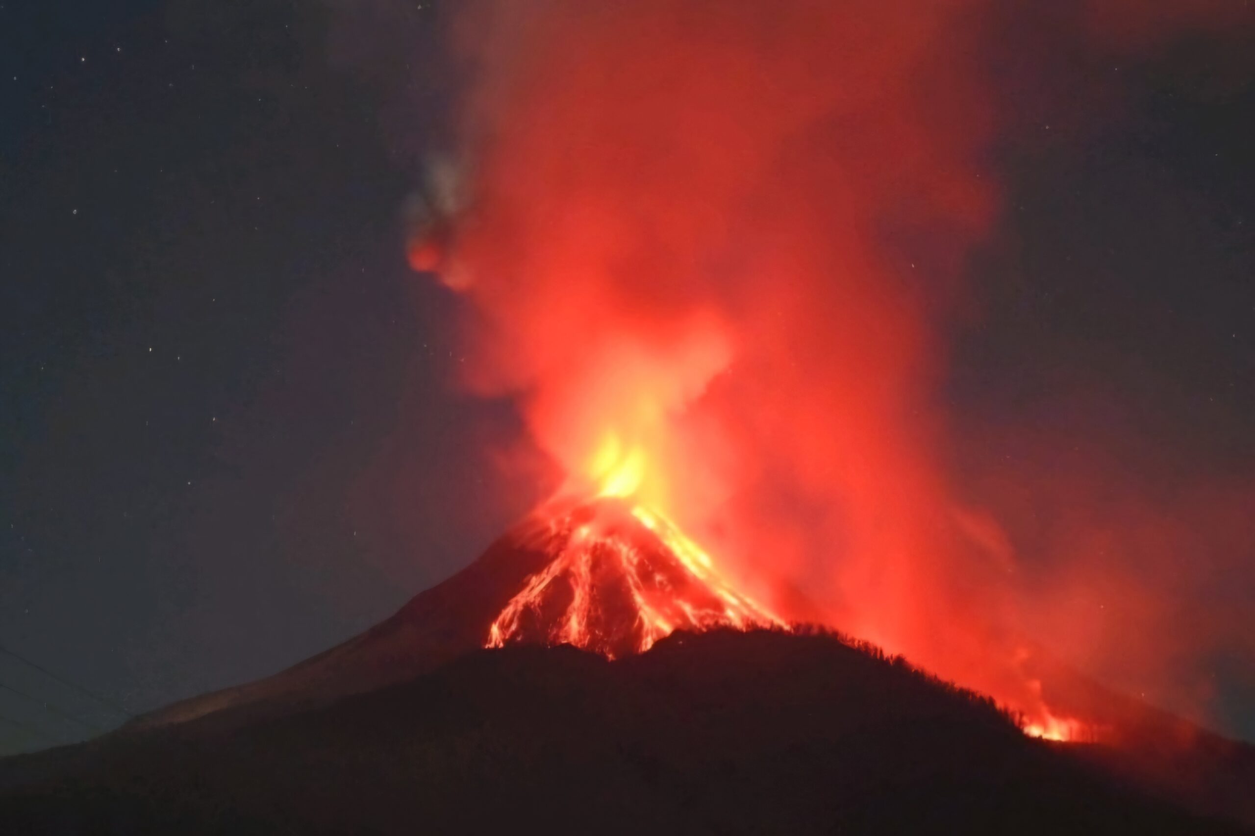 Erupsi Gunung Lewotobi Laki-laki (Sumber: PVMBG)