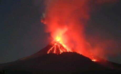 Lonjakan Pengungsi Mencapai 15.000 Akibat Erupsi Gunung Lewotobi