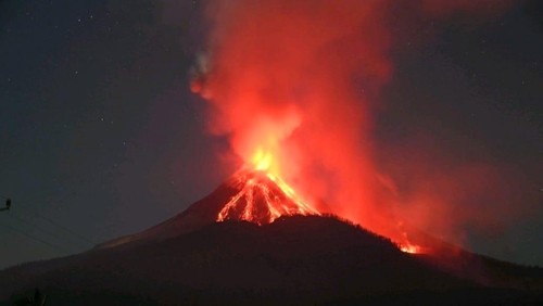 Lonjakan Pengungsi Mencapai 15.000 Akibat Erupsi Gunung Lewotobi