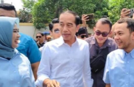 Jokowi Blusukan ke Pasar Notoharjo dampingi Cawalkot Respati Ardi