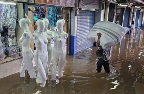 Banjir Parah di Pasar Cipulir dan Ceger: Pedagang Rugi Jutaan Rupiah, Aktivitas Lumpuh